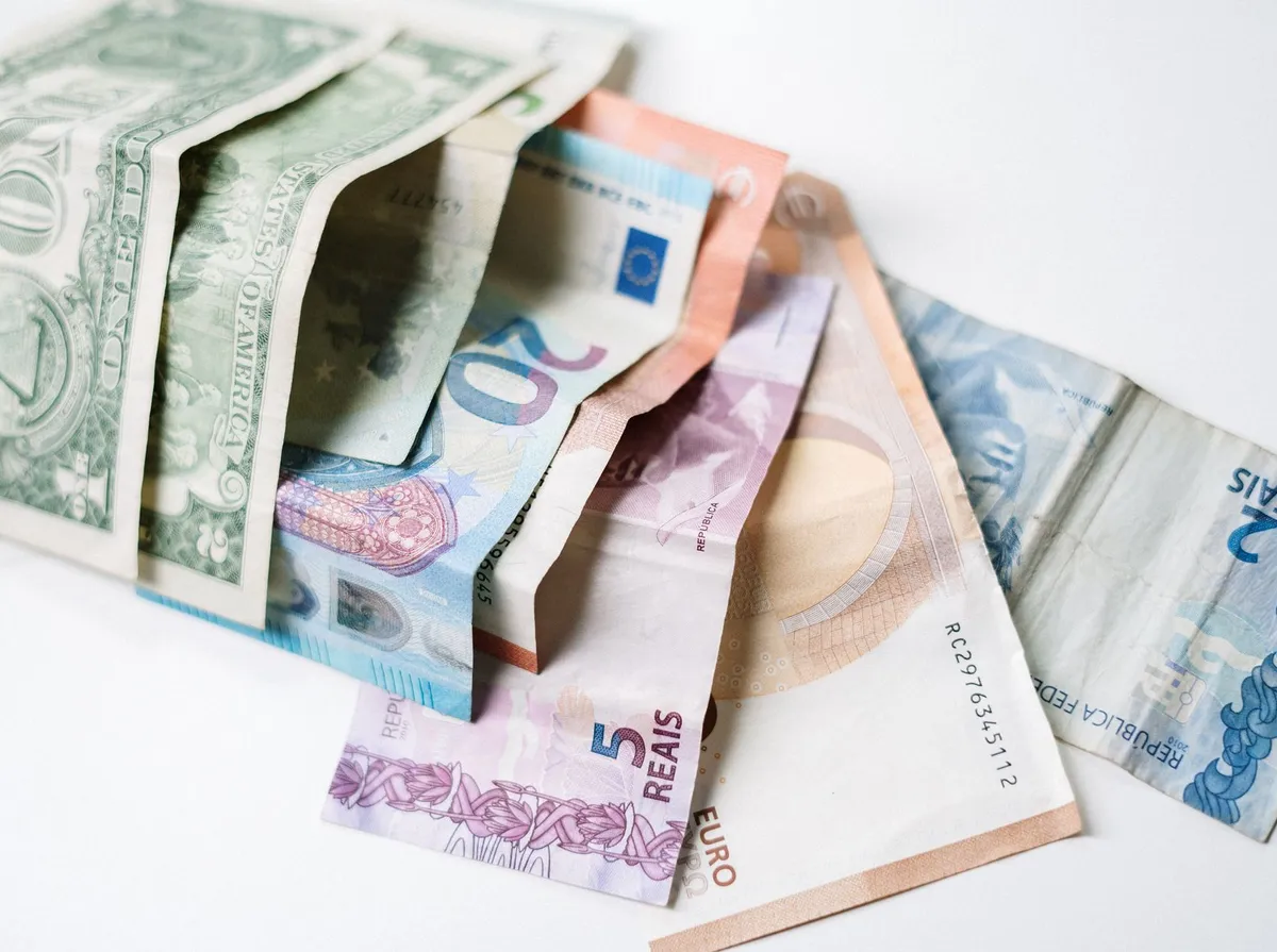 Salário Mínimo em Dólar: Brasil x Outros Países